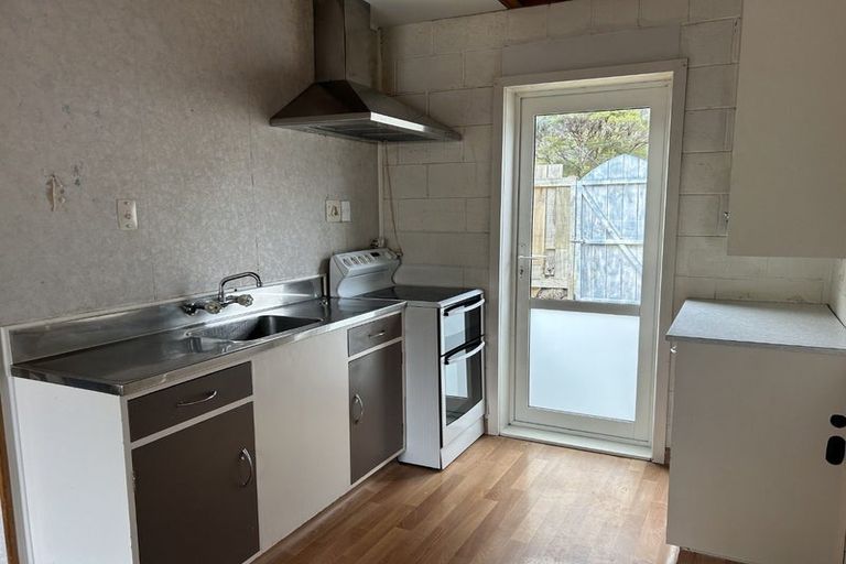 Photo of property in Acacia Flats, 2/207 Waikawa Road, Waikawa, Picton, 7220