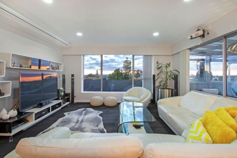 Photo of property in 132 Sandspit Road, Shelly Park, Auckland, 2014