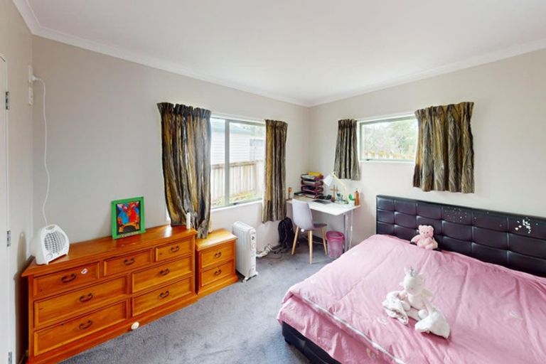 Photo of property in 24 Lydia Place, Kelvin Grove, Palmerston North, 4414