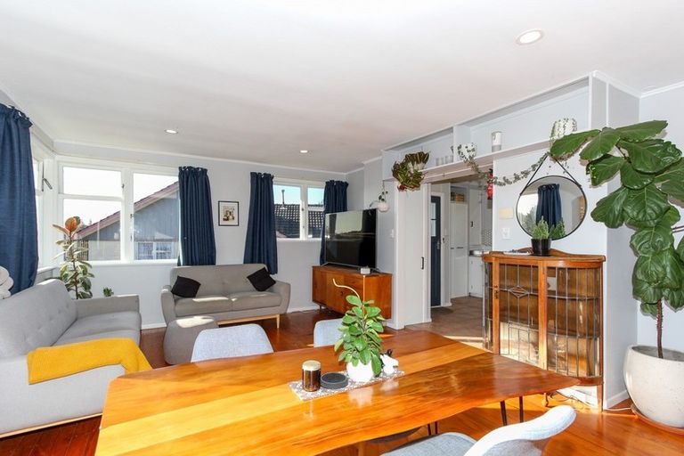 Photo of property in 12 Marton Place, Marfell, New Plymouth, 4310