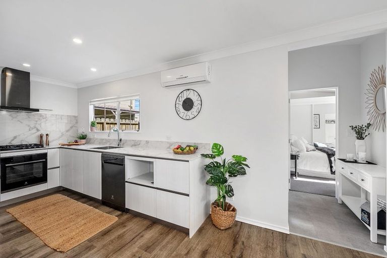 Photo of property in 1/69 Bay Street, Red Beach, 0932