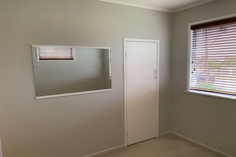 Photo of property in 57 Avonleigh Road, Green Bay, Auckland, 0604