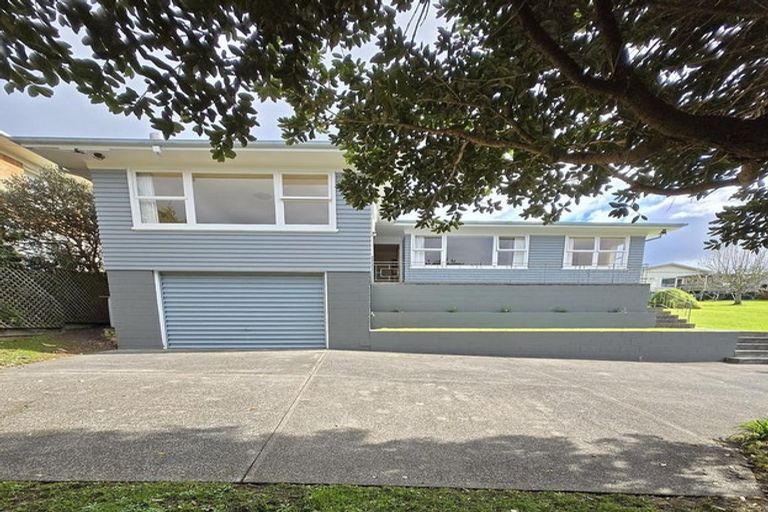 Photo of property in 40 Seabreeze Road, Narrow Neck, Auckland, 0624