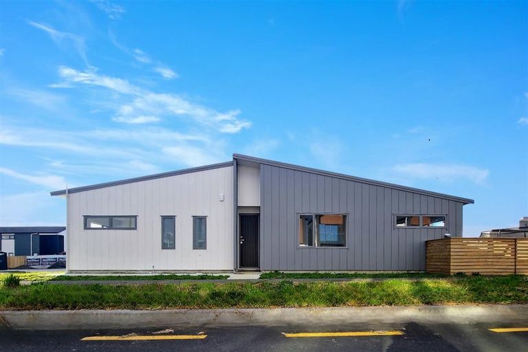 Photo of property in 42 John Gray Street, Papakura, 2110