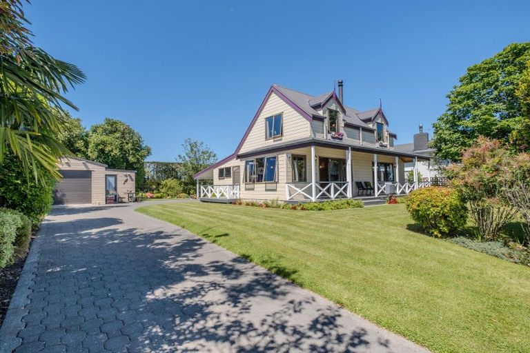 Photo of property in 12 Deakin Place, Clive, 4102