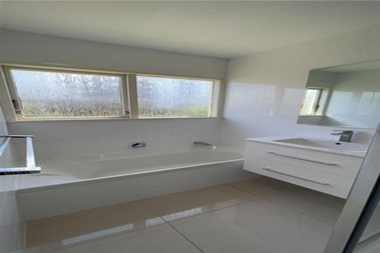 Photo of property in 2/1 Lyren Place, Half Moon Bay, Auckland, 2012