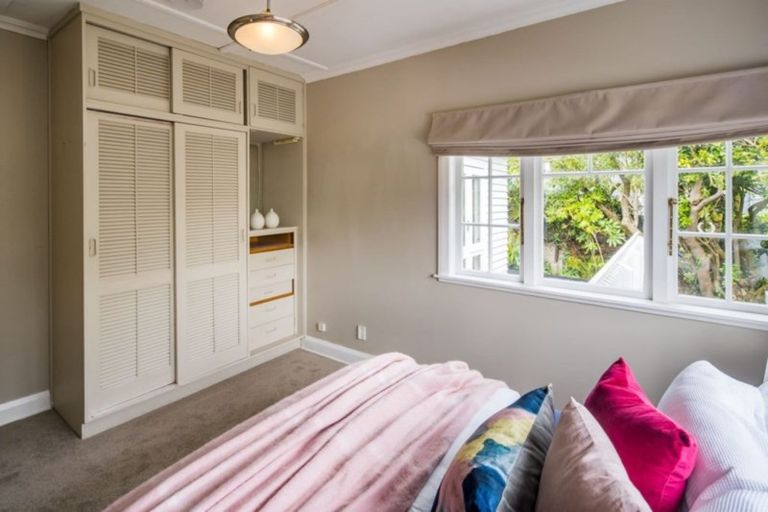 Photo of property in 52a Creswick Terrace, Northland, Wellington, 6012