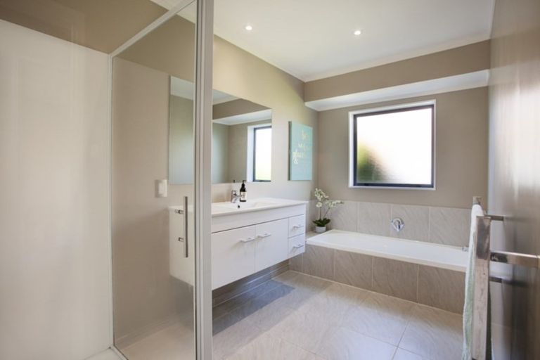 Photo of property in 122 Evans Road, Papamoa Beach, Papamoa, 3118