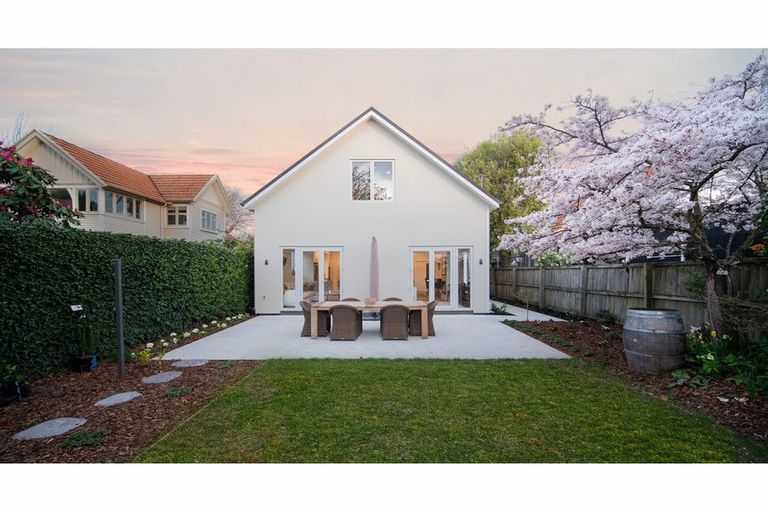 Photo of property in 17 Innes Road, St Albans, Christchurch, 8052