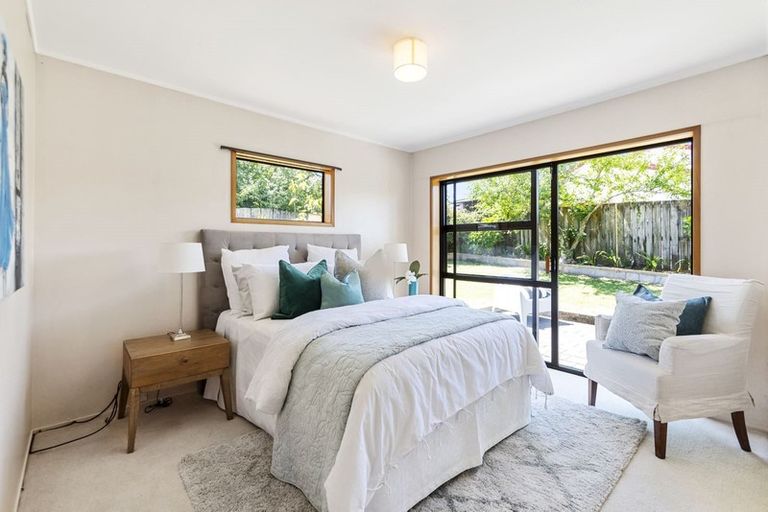 Photo of property in 2/13 Parramatta Place, Botany Downs, Auckland, 2010