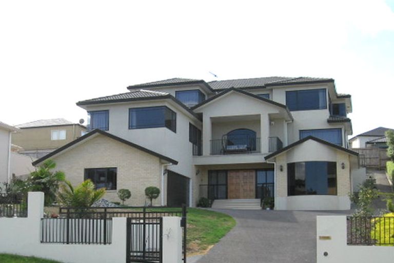Photo of property in 13 Belleaire Court, West Harbour, Auckland, 0618