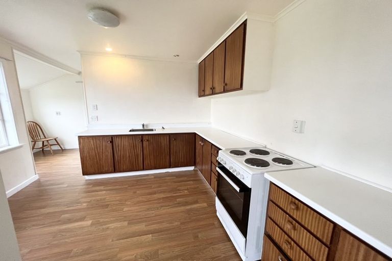 Photo of property in 13 Netherlands Avenue, Kelston, Auckland, 0602