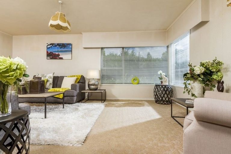 Photo of property in 2/8 Tobruk Crescent, Milford, Auckland, 0620