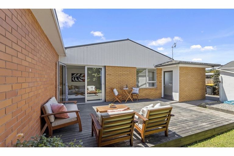 Photo of property in 1e Thorrington Lane, Cashmere, Christchurch, 8022