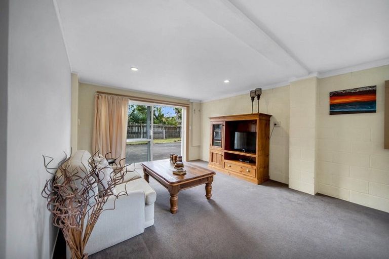 Photo of property in 6 Snowden Place, Opaheke, Papakura, 2113