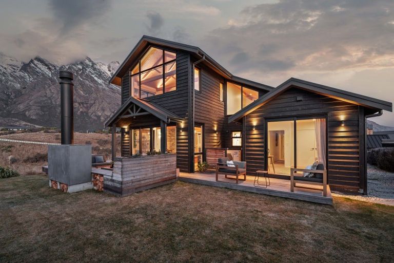 Photo of property in 28 Falconer Rise, Jacks Point, Queenstown, 9371