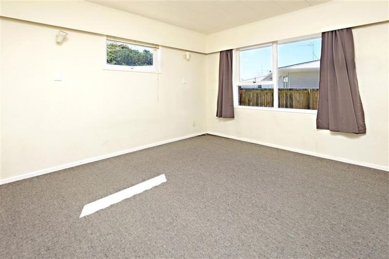 Photo of property in 41 Gossamer Drive, Pakuranga Heights, Auckland, 2010