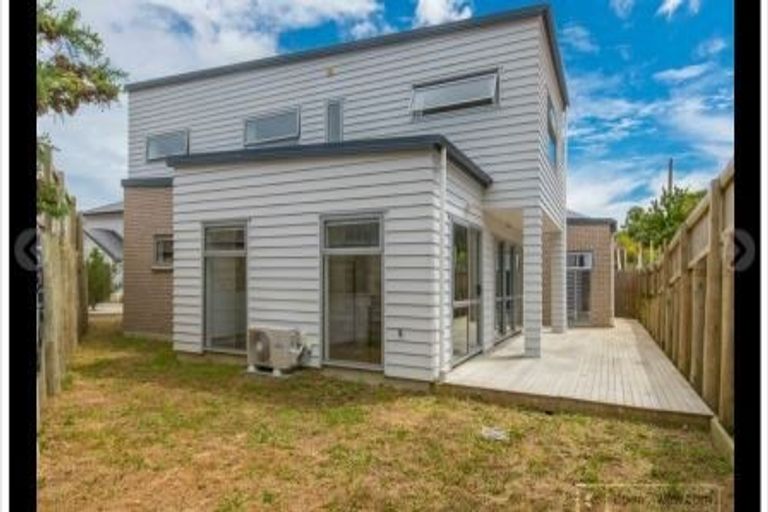 Photo of property in 8 Cresswell Place, Johnsonville, Wellington, 6037