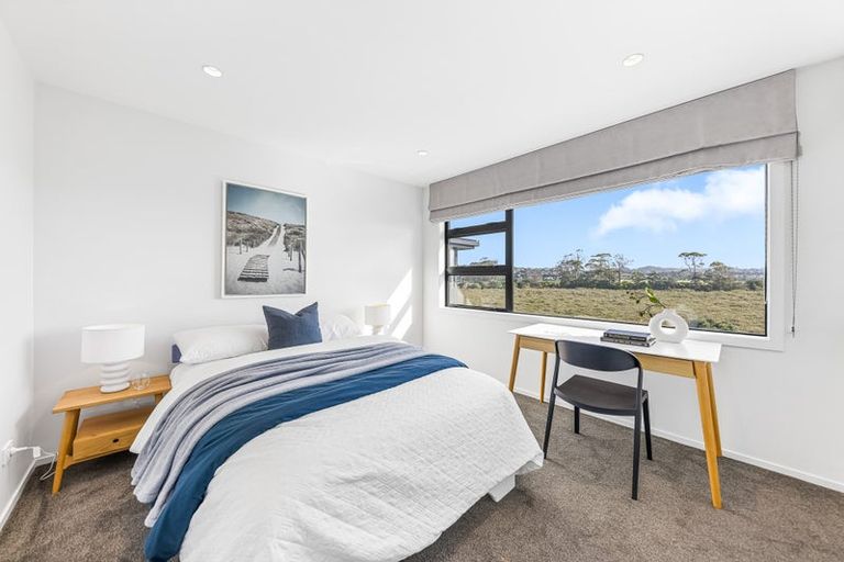 Photo of property in 8 Miran Lane, Red Beach, 0932