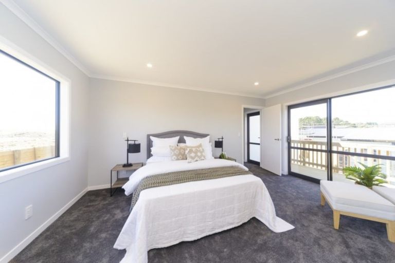 Photo of property in 3 Vaucluse Heights, Fitzherbert, Palmerston North, 4410