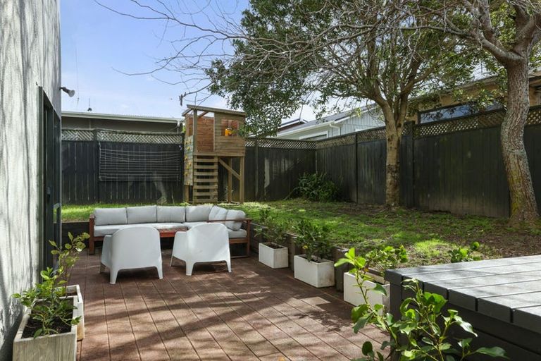 Photo of property in 15a Teal Crescent, Beach Haven, Auckland, 0626