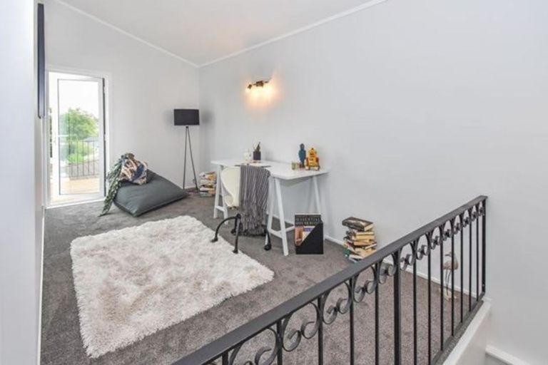 Photo of property in 2/8 Wood Street, Papakura, 2110