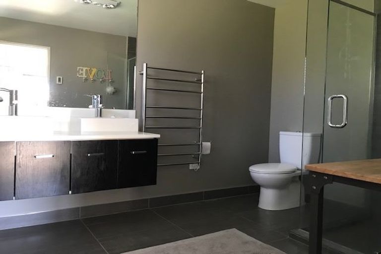 Photo of property in 87 Knights Road, Rothesay Bay, Auckland, 0630