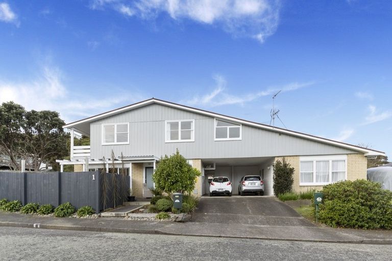 Photo of property in 1 Clematis Grove, Maungaraki, Lower Hutt, 5010