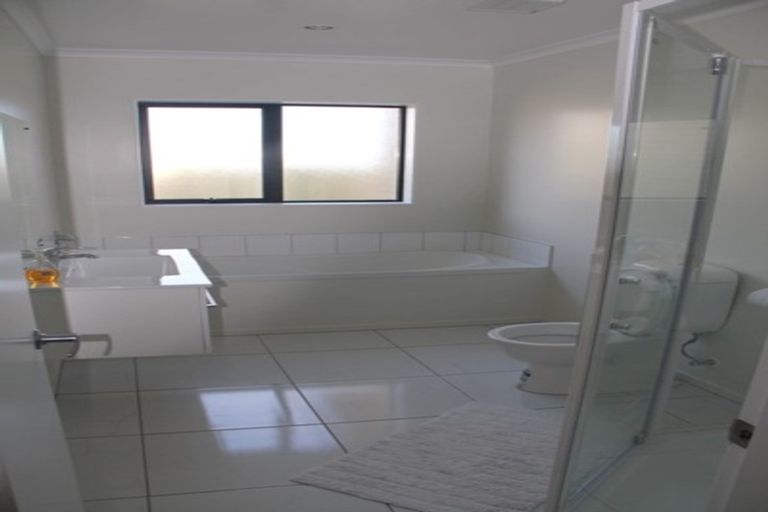 Photo of property in 20 Havana Rise, Grenada Village, Wellington, 6037