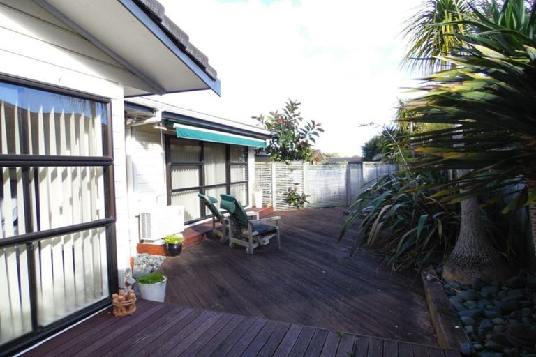 Photo of property in 2/15 Bass Street, West Harbour, Auckland, 0618