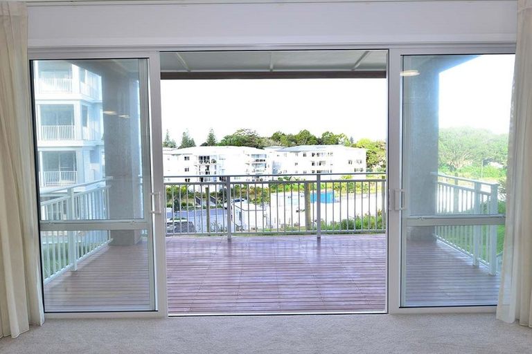 Photo of property in 68 Panorama Heights, Orewa, 0931