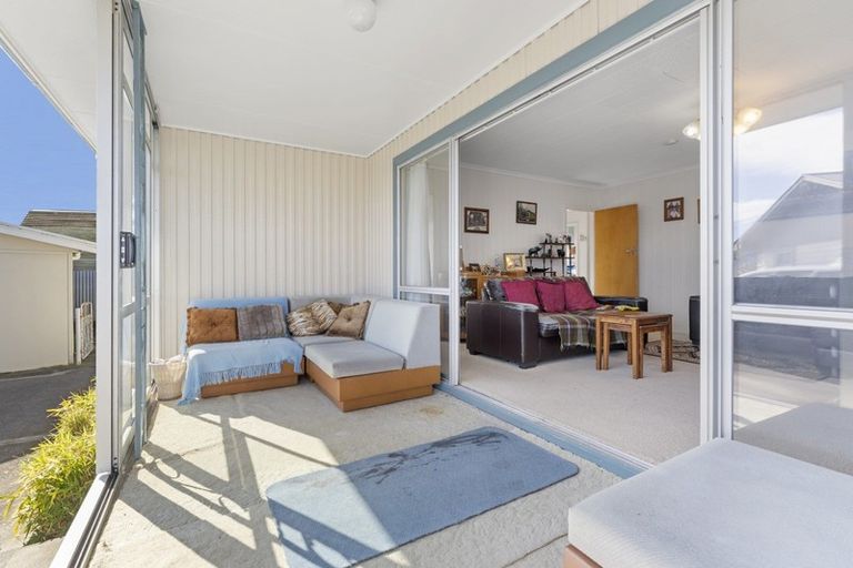 Photo of property in 6 Cohen Place, Milson, Palmerston North, 4414
