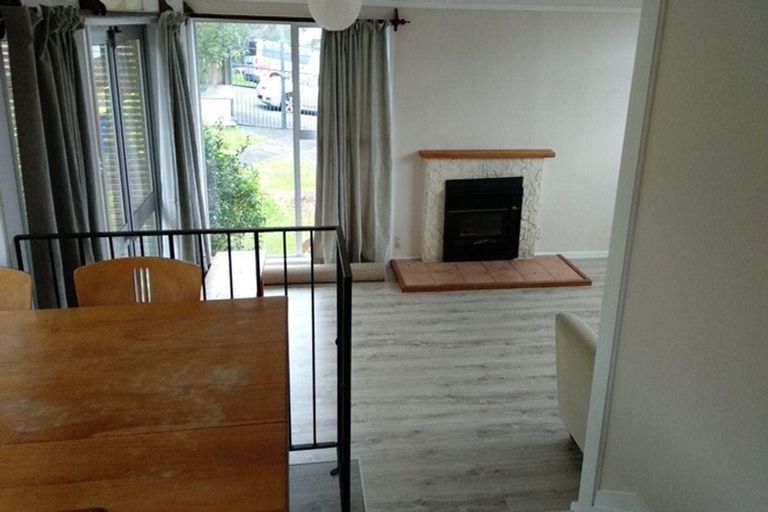 Photo of property in 27 Cheval Drive, Totara Vale, Auckland, 0629