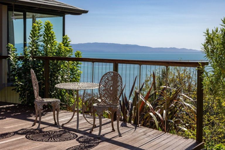Photo of property in 1 Cape View, Atawhai, Nelson, 7010