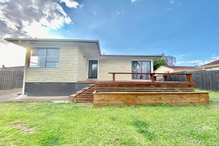 Photo of property in 15 Mon Desir Place, Manurewa, Auckland, 2102