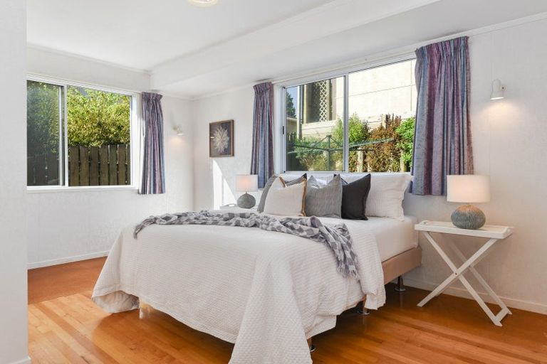 Photo of property in 6 Pah Road, Kawaha Point, Rotorua, 3010