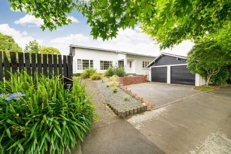 Photo of property in 4 Awatea Terrace, Hokowhitu, Palmerston North, 4410