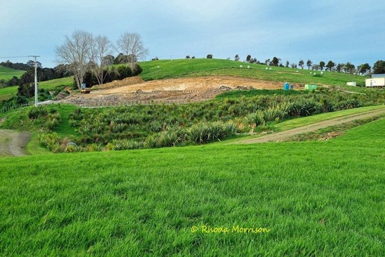 Photo of property in 12 Arahanga Road, Paparoa, 0571