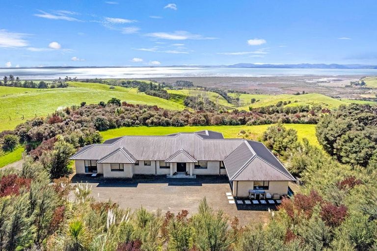 Photo of property in 103 Mcleod Road, South Head, Helensville, 0874