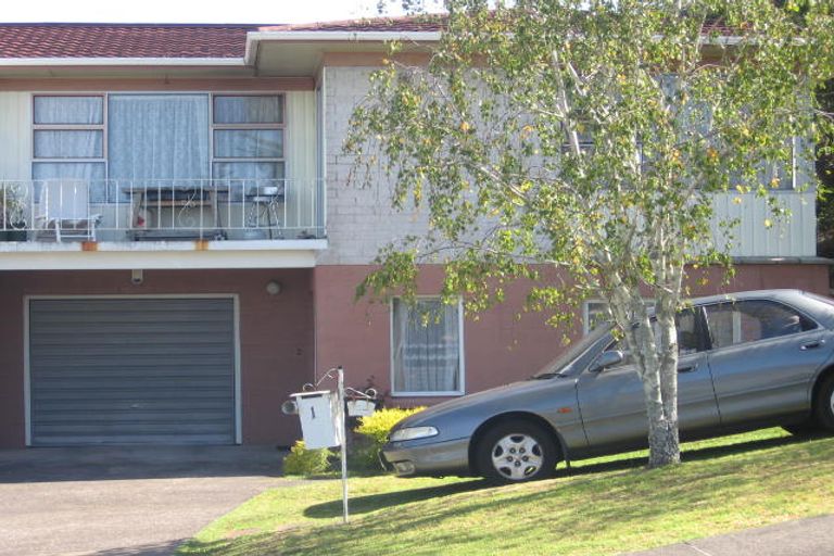 Photo of property in 2/1 Woodcote Drive, Glenfield, Auckland, 0629