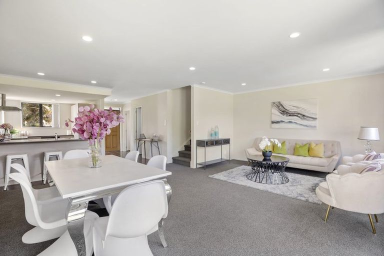 Photo of property in 16 Secoia Crescent, Mangere, Auckland, 2022