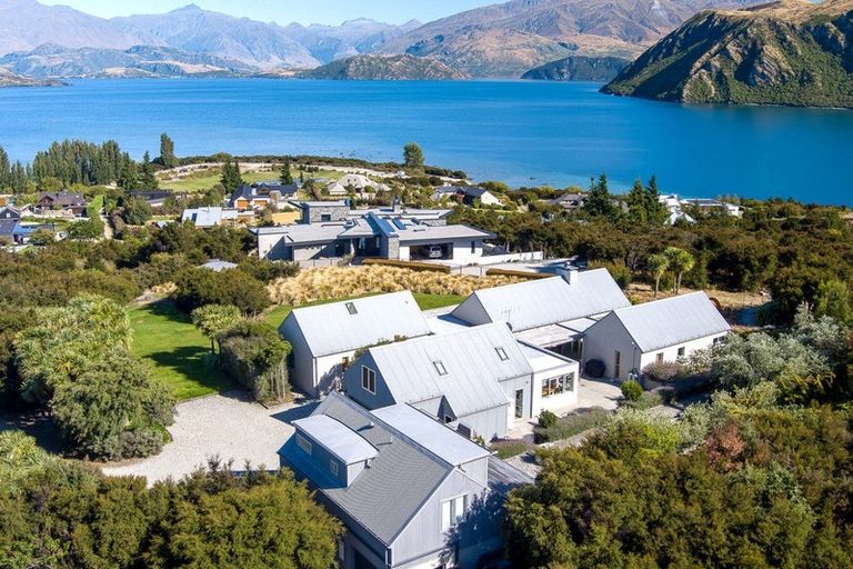 Photo of property in 24 Briar Bank Drive, Wanaka, 9305