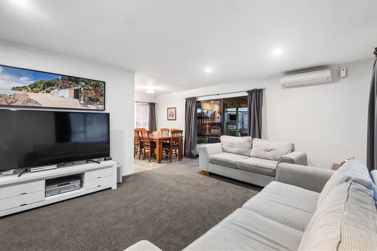 Photo of property in 4 Midgley Road, West Harbour, Auckland, 0618