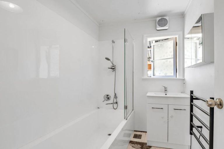 Photo of property in 556b Queen Street East, Levin, 5510