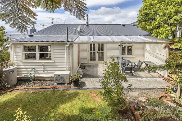 Photo of property in 17 Mitchell Street, Brooklyn, Wellington, 6021