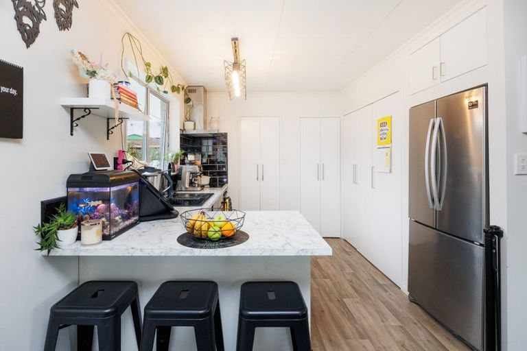 Photo of property in 10 Adams Place, Kelvin Grove, Palmerston North, 4414