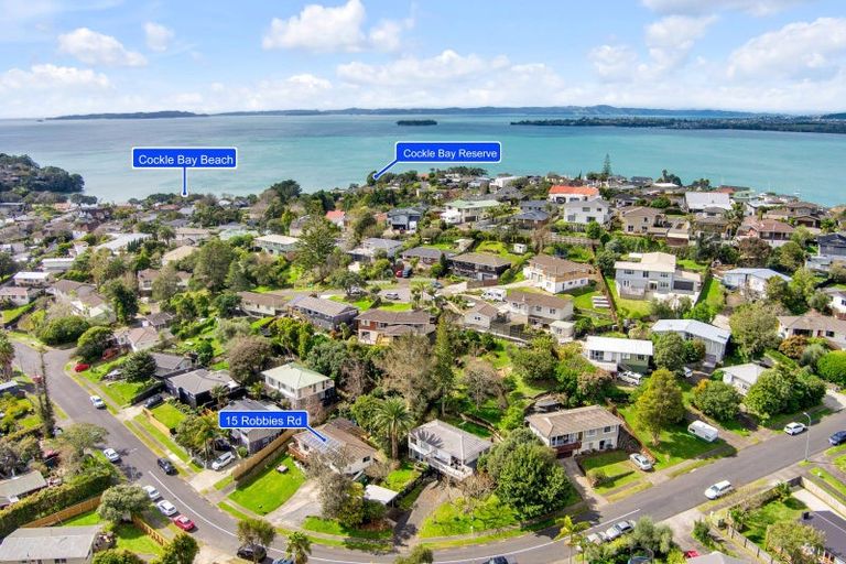 Photo of property in 15 Robbies Road, Shelly Park, Auckland, 2014