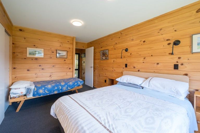 Photo of property in 2 Worlds End Road, Tennyson Inlet, 7195