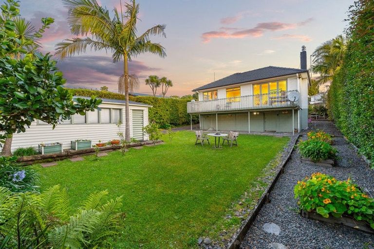Photo of property in 12 Linwood Avenue, Forrest Hill, Auckland, 0620