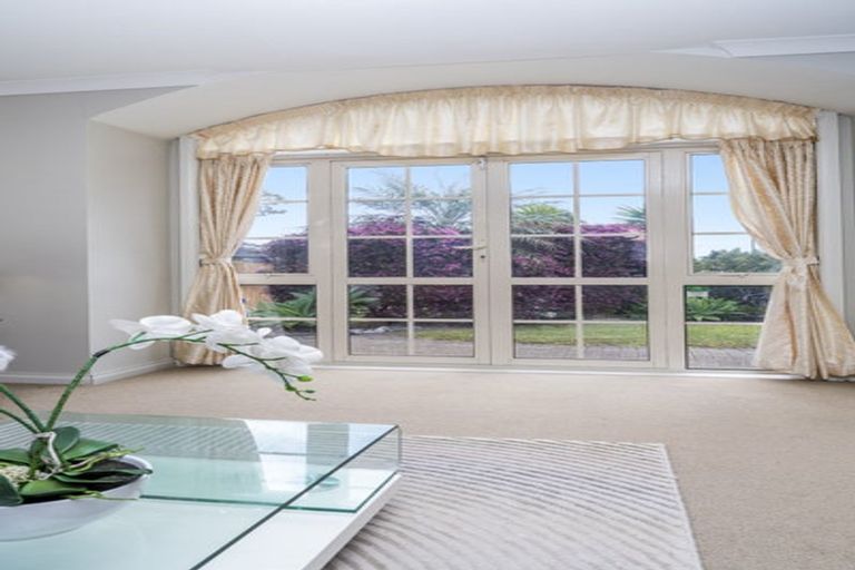 Photo of property in 14 Pittville Place, Henderson, Auckland, 0612